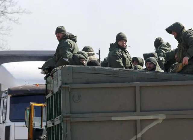 Войска РФ роют окопы на юге и не думают нападать – советник главы МВД