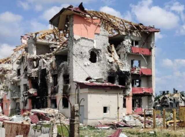 "Город равняют с землей": оккупанты бросили все силы на захват Лисичанска