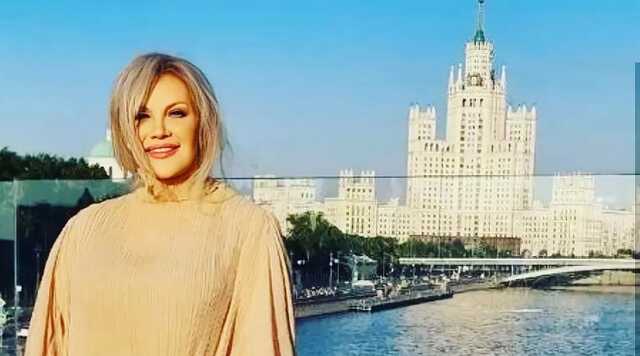 Повалий засветилась в центре Москвы: певица сияла от счастья