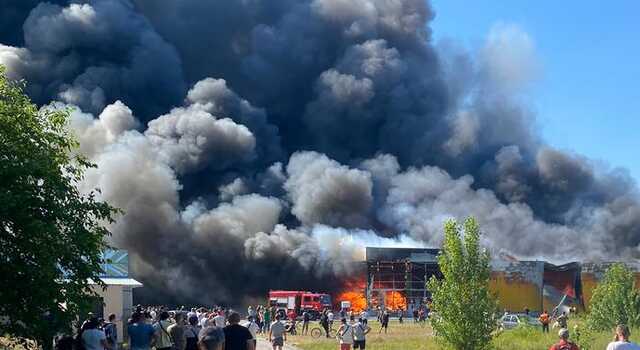 Как выглядит Кременчугский ТЦ после ракетного удара: спутниковые снимки