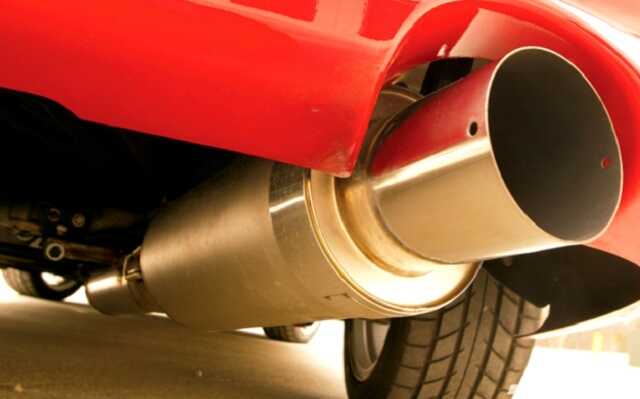 В еще одном украинском городе запретили автомобили без глушителя