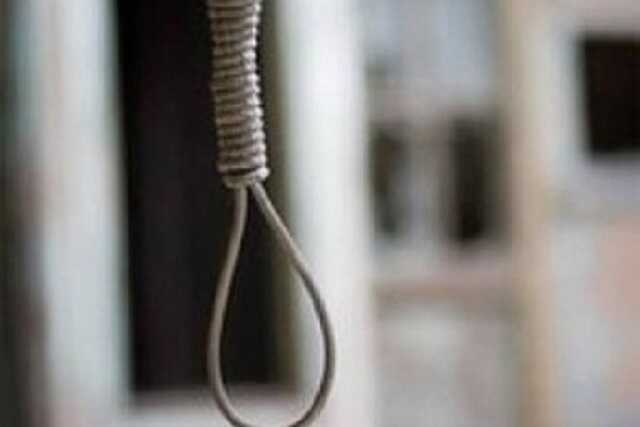 Гуляя с собакой, криворожанка обнаружила повешенного мужчину