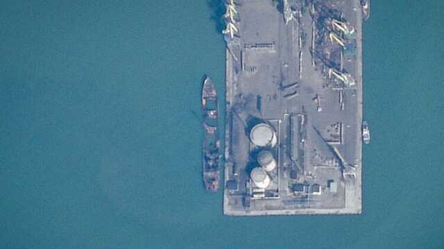 В Бердянском порту оккупанты подняли затонувший десантный корабль "Саратов"