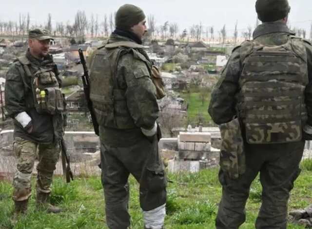 Оккупанты закрепляются в районе Лисичанска, город в огне, – Гайдай