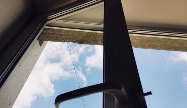 В Каменском прокурор выбросился из окна