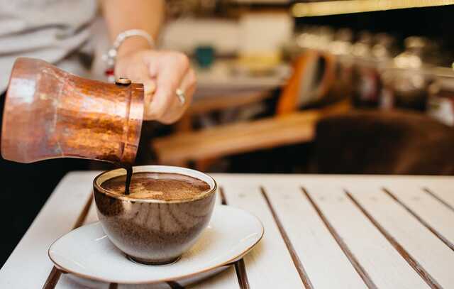 Российский пропагандист пожаловался, что россиянам в Европе плюют в чашки с кофе