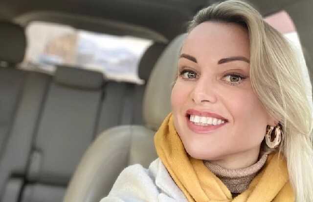 Выступившая против войны в эфире "Первого канала" РФ Овсянникова возвращается в Россию