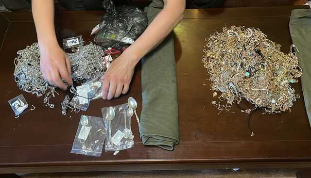 В Киеве обезвредили банду, похитившую драгоценности из отделения Госспецсвязи