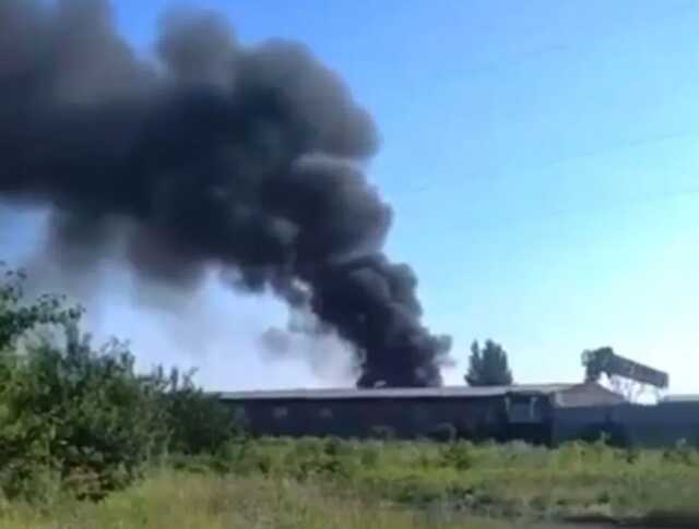 В Макеевке и Великом Бурлуке произошли "хлопки": горят склады с боеприпасами оккупантов
