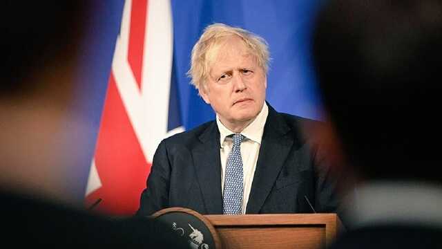 Британские консерваторы сегодня обсудят изменение правил, не позволяющих им сместить Джонсона