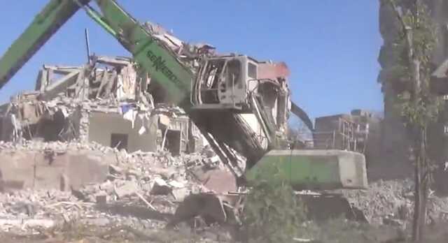 В Мариуполе оккупанты без предупреждения снесли дом, не дав жильцам забрать вещи