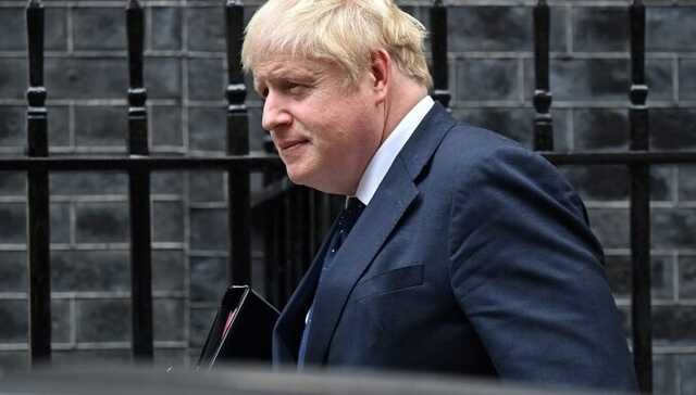 Джонсон отказался уходить с поста, несмотря на массовые отставки, и назвал причину