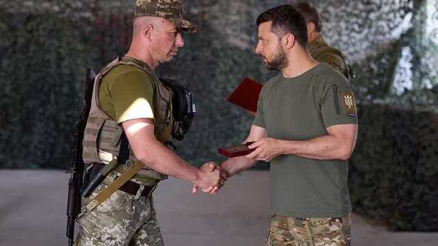 Без потерь вышел из окружения: Зеленский вручил Золотую звезду подполковнику Олегу Грудзевичу