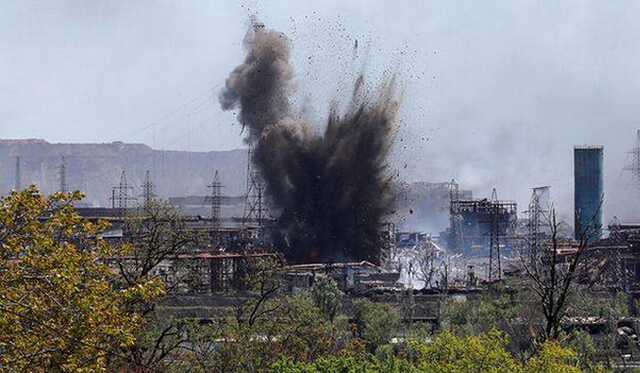 В районе "Азовстали" прогремели взрывы. Предположительно, подорвались оккупанты, - горсовет