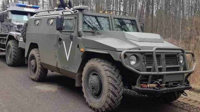 В Беларуси заметили колонны российской техники со знаками "V" и флагами СССР