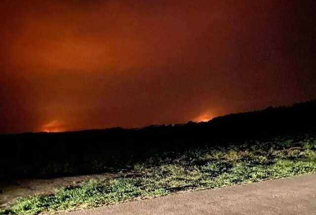 В Белгородской области после "хлопков" начался масштабный пожар: зарево осветило половину неба