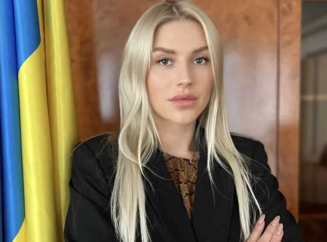 25-летняя замглавы Минсоцполитики Сергеева зарабатывает в 2,5 раза больше, чем Зеленский