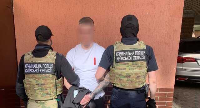 В Киеве задержали псевдоволонтера: обещал воинам амуницию, но исчез, получив деньги