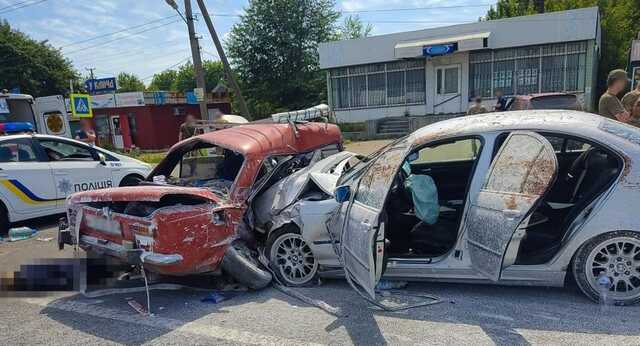 Автомобили не разминулись: в Запорожской области в ДТП погибли женщина и ребенок
