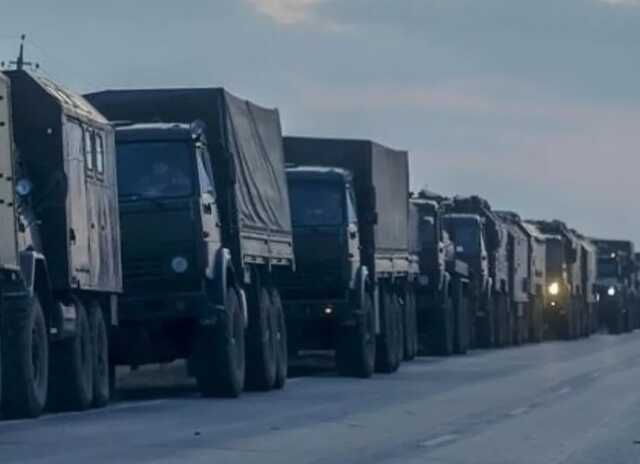 Из Мариуполя в сторону Бердянска выдвинулась большая колонна техники