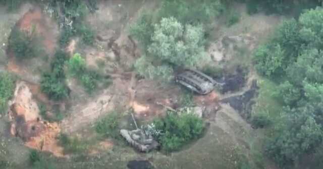 Оккупанты на танках бросились в овраг, скрываясь от ВСУ