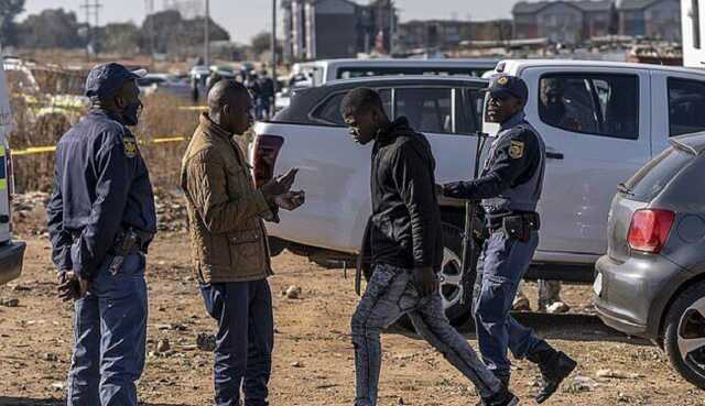 В ЮАР произошла масштабная стрельба в баре: убиты 15 человек