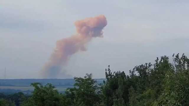 В оккупированном Херсоне прогремел мощный взрыв, поднялся столб дыма