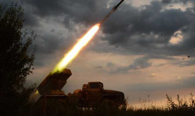 Украинские артиллеристы показали, как накрывают "Градами" оккупантов