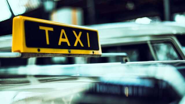 Из-за войны тысячи украинцев ушли в таксисты, но власти готовятся усложнить им жизнь