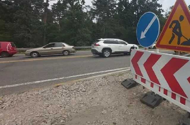 В Киеве частично ограничили движение транспорта на одном из путепроводов