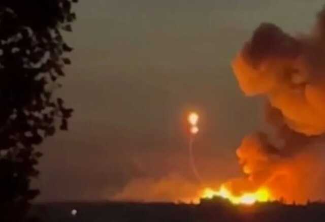 В Кадиевке на складе оккупантов произошли "хлопки": боеприпасы детонируют третий час подряд