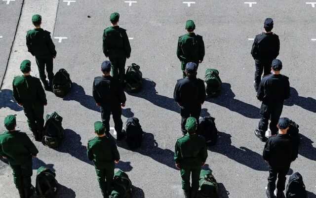 В России призывников, которые не хотят воевать, запугивают тюрьмой: СМИ узнали детали