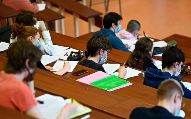 Правительство выплатит долги 13 тыс. украинских студентов за обучение по контракту: заявление Шкарлета