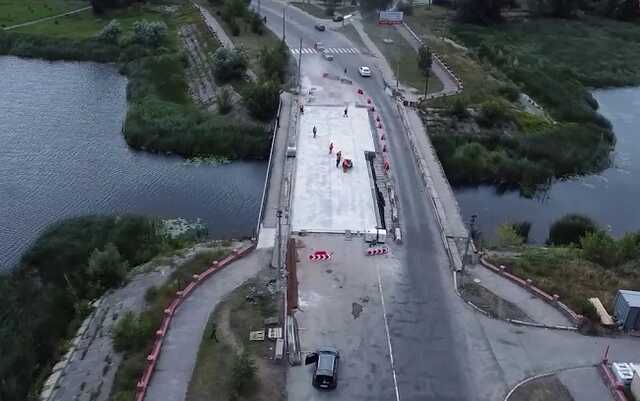 В Макарове на Киевщине начали восстанавливать мост через реку Здвиж