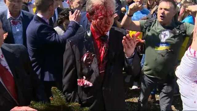 У Польщі розпочали слідство через інцидент з облитим фарбою російським послом