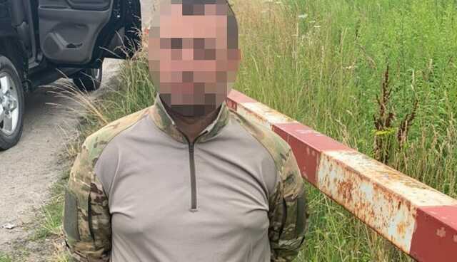 У Рівному правоохоронець хотів пограбувати обмінник в ТЦ і вбив людину