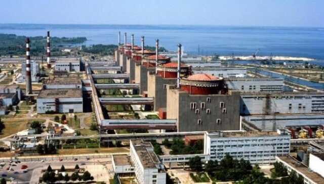 Оккупанты из-за боязни обстрелов начали прятать танки у энергоблоков ЗАЭС