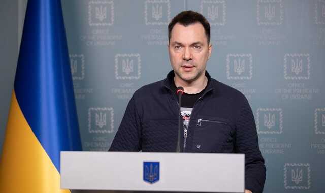 "Ми цю "котлету" готуємо до нарізання": Арестович розповів, як ЗСУ готуються звільняти Херсон
