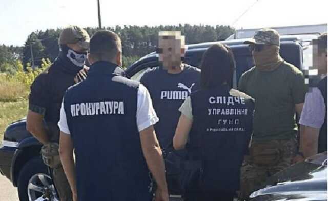 Торговал армейскими внедорожниками: в Ровенской области разоблачили псевдоволонтера
