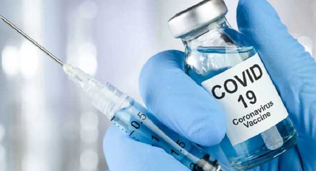 Медики пояснили, чому важливо вчасно колоти бустерну дозу вакцини від коронавірусу