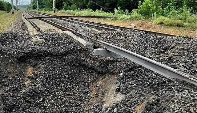 Внаслідок обстрілу РФ пошкоджено залізничне полотно Костянтинівкою та Дружківкою