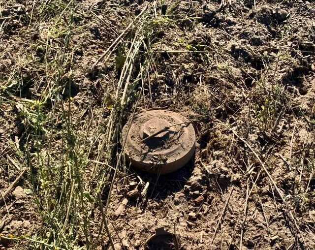 На Київщині під час польових робіт на російській міні підірвався трактор