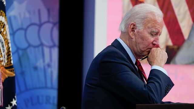 Основний симптом – хворе горло. Байден переносить ковід легше Трампа - WP