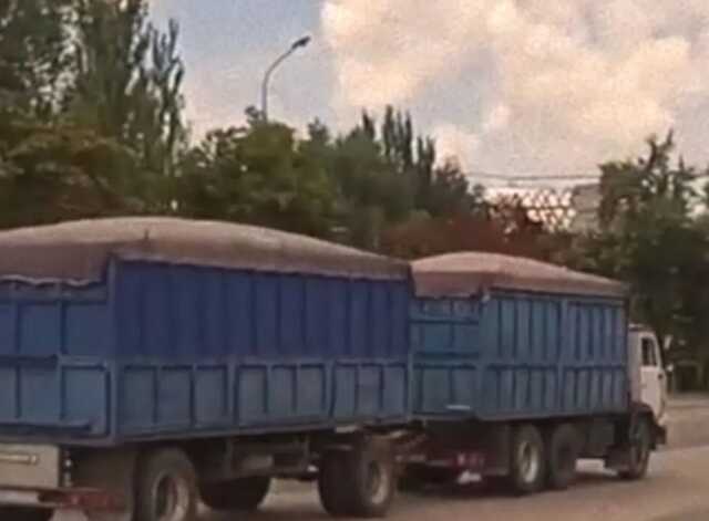 Оккупанты свозят краденное зерно в порт Мариуполя