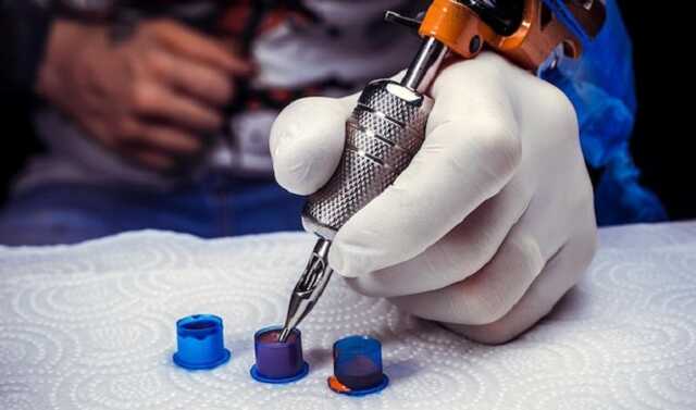 У тату-салоні на півдні Іспанії дванадцять людей заразилися віспою мавп