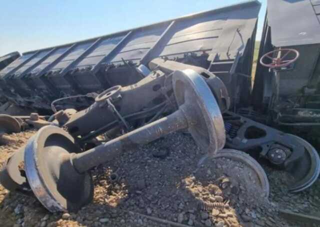 В Дагестане товарные вагоны сошли с рельс, говорят о диверсии