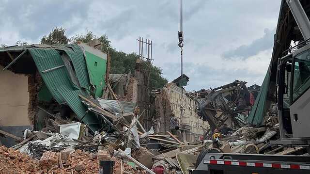 Обстрел дома культуры в Чугуеве: из-под завалов достали два тела