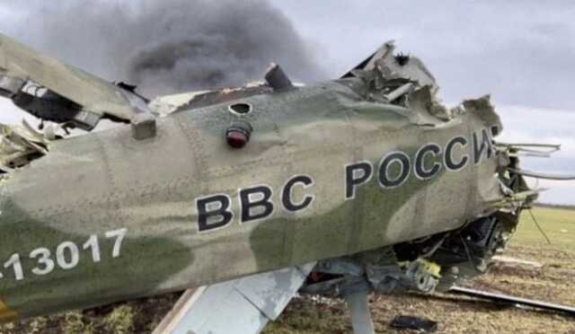 ЗСУ за добу "приземлили" два російські літаки та вертоліт: Зеленський подякував десантникам