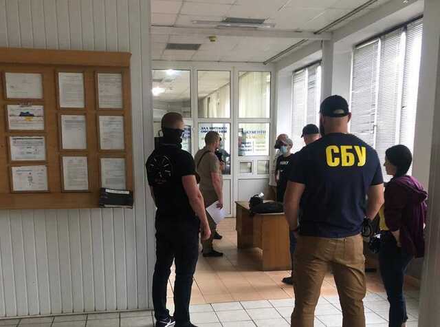 СБУ проводить масштабні обшуки на одному з КПП у Закарпатській області