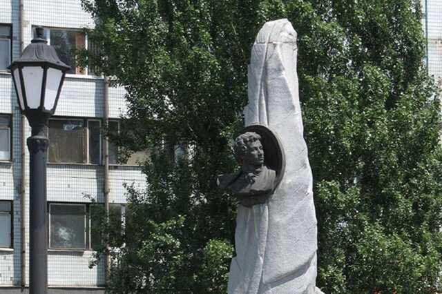 У Запоріжжі знесли пам’ятник Пушкіну – ЗМІ